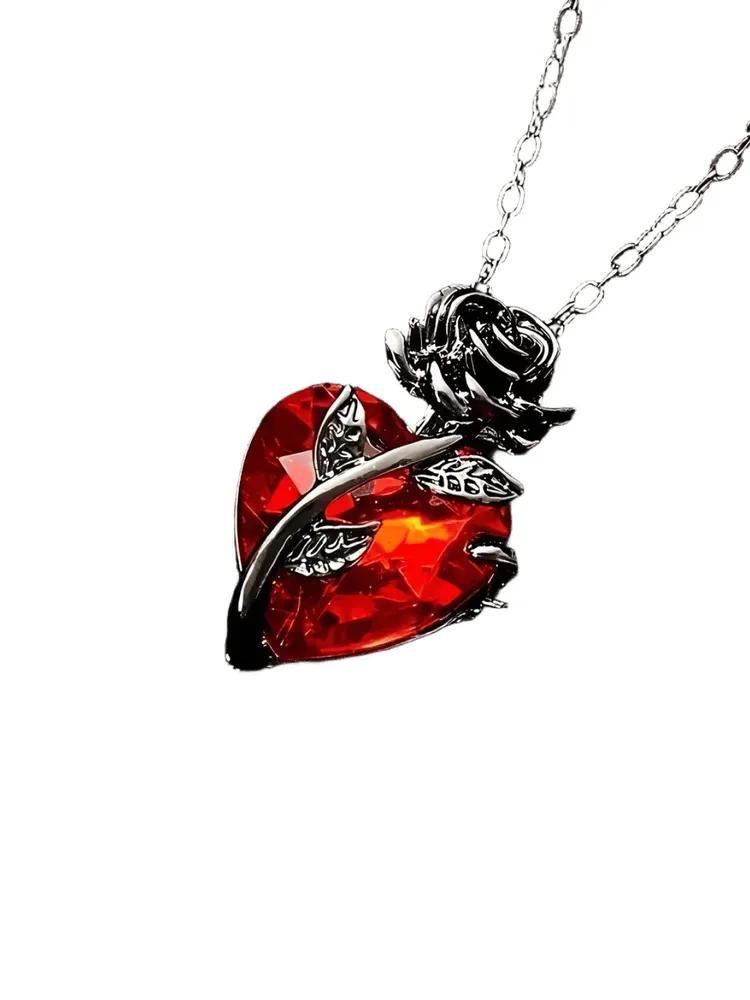 จี้ดอกกุหลาบ: สัญลักษณ์แห่งความอ่อนโยน